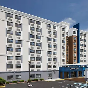 Hampton Airport Hotell