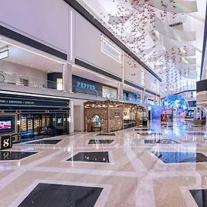Station touristique Conrad Vegas At World